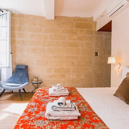 Le Petit - & A Deux Pas Du Pont D'avignon Et Du Palais Des Papes 住宿加早餐酒店 亞維農
