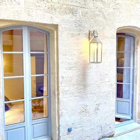 Bed & Breakfast Le Petit - & A Deux Pas Du Pont D'avignon Et Du Palais Des Papes